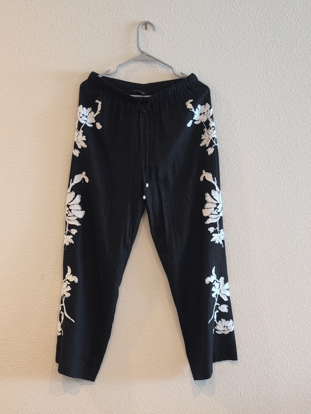 Zara Black Leggings with White Floral Embroidery